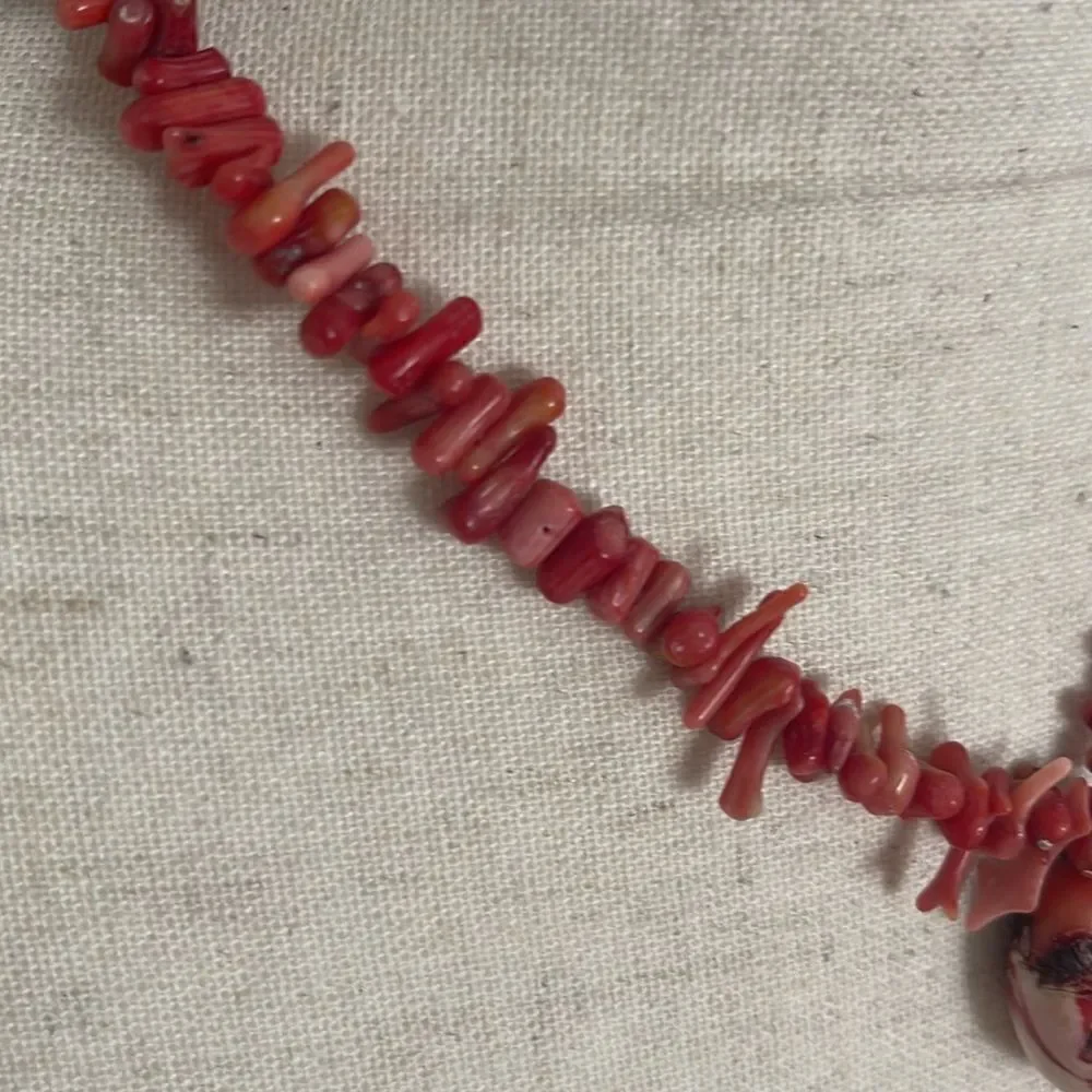 Beautiful coral beaded necklace.  Bought this at an estate sale.